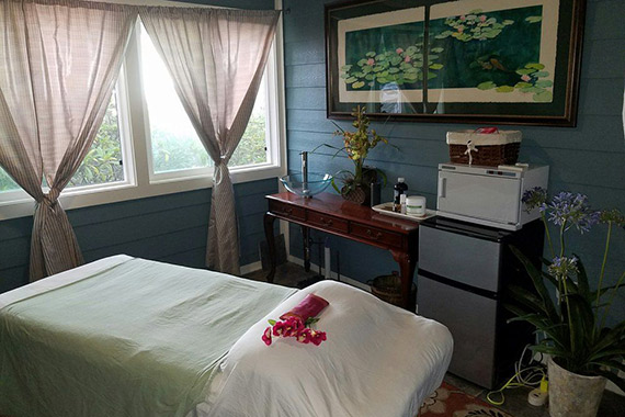 A relaxing image of a room ideal for massages.